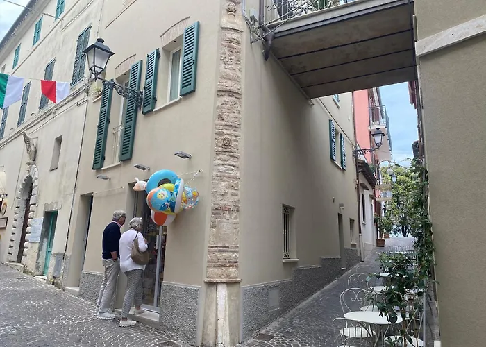 Bilocale Ben Arredato In Centro Storico Aria Condizionata Pass Auto Διαμέρισμα *